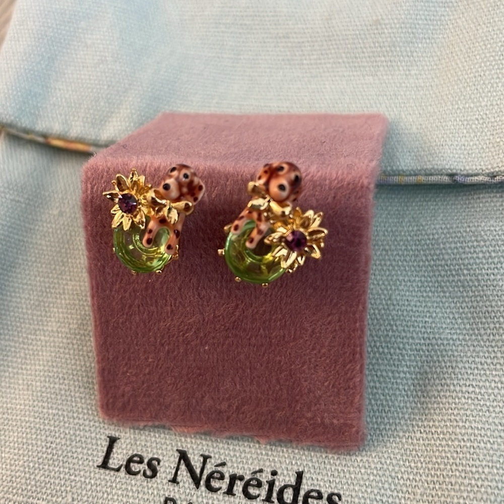 LES NEREIDES dog 🐶 studs - Picture 2 of 3